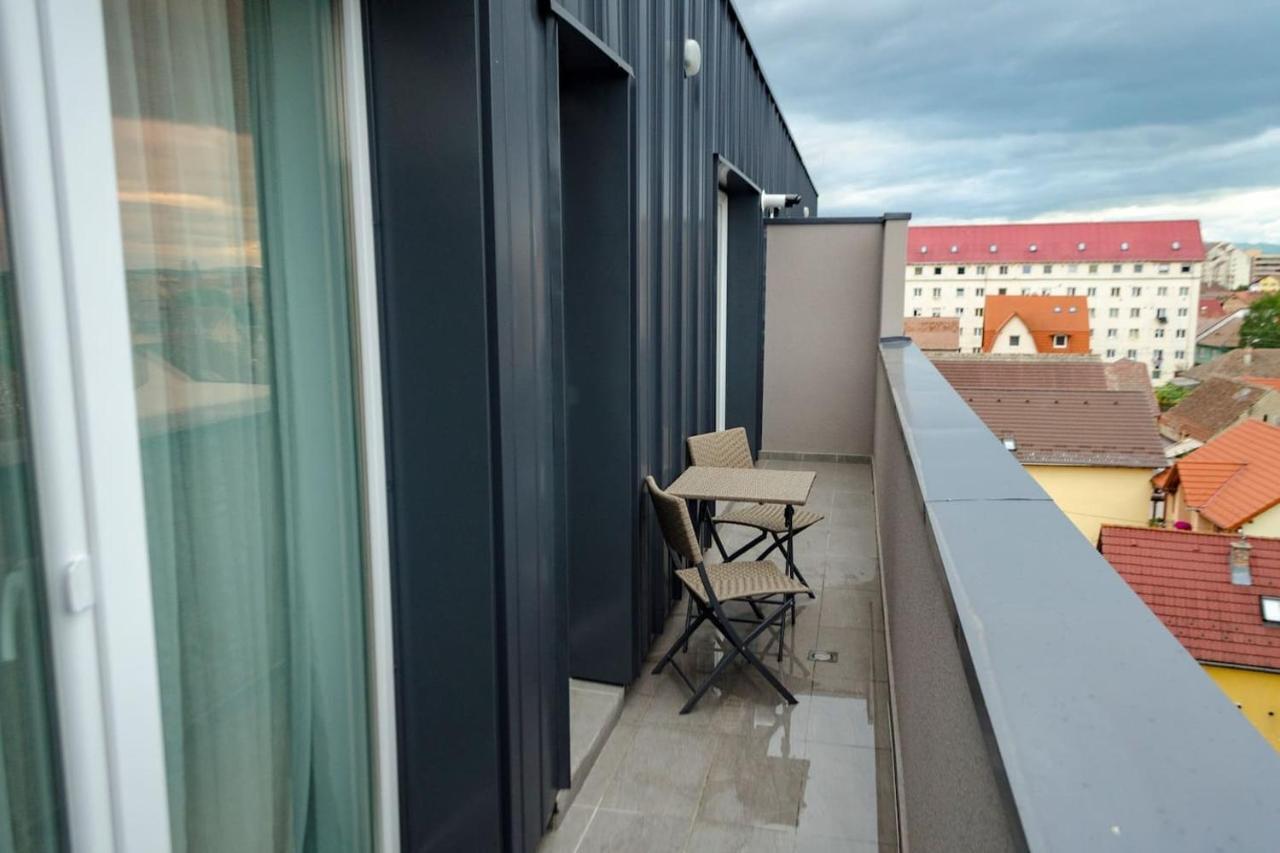 Paul'S Place. New Rooftop Apartment In Downtown 시비우 외부 사진